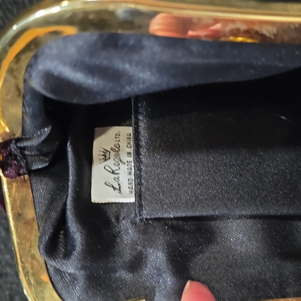 Burgundy velvet vintage purse - Picture 5 of 7